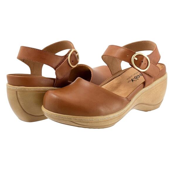SoftWalk Brown Sandals - Picture 1 of 12